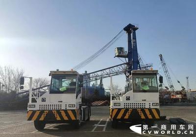 碼頭精靈 徐工純電動港口牽引車首次批量交付，推動港口裝卸搬運綠色轉(zhuǎn)型